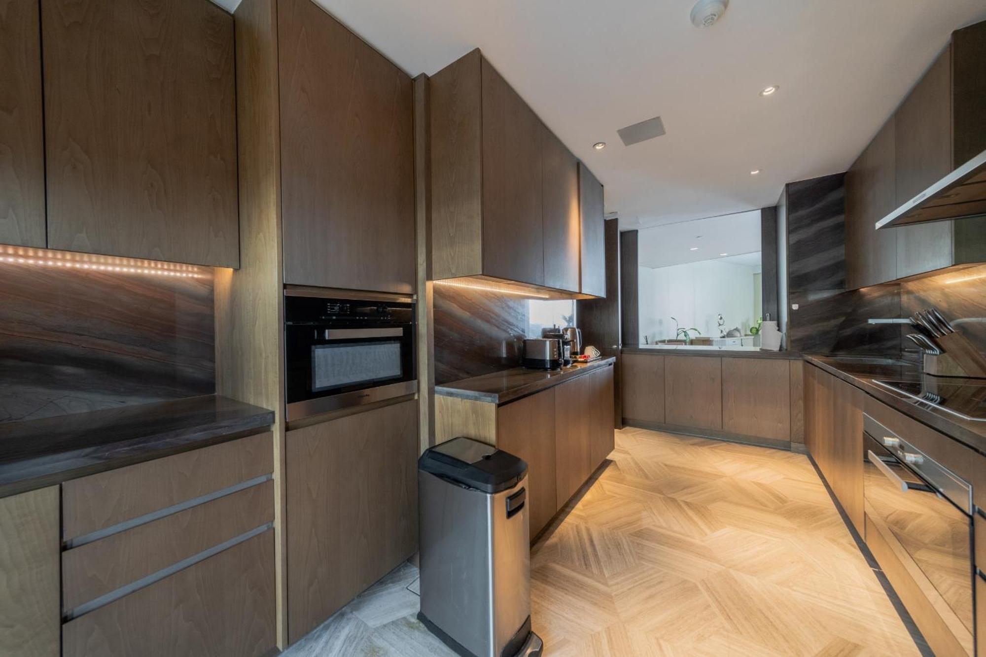 Eden'S Homes & Villas - Five Palm Residences Penthouses Дубай Екстериор снимка